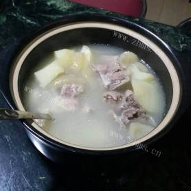 美味的黑豆猪筒骨汤
