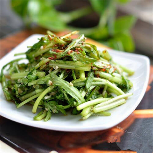 家常豆干凉拌茼蒿