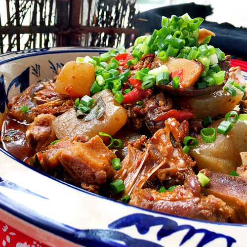 家常小土豆烧鸭块