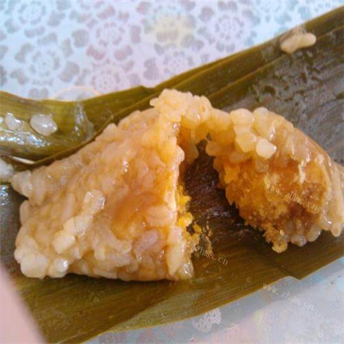 美味咸蛋黄鲜肉粽子