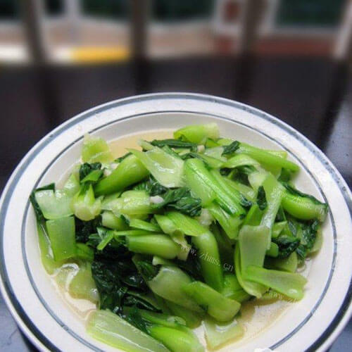 色味俱全的清炒小油菜