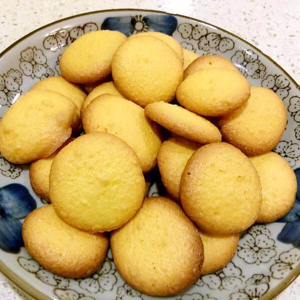 酥脆营养的焦香蛋黄饼干 