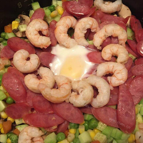 美味的香肠焖饭