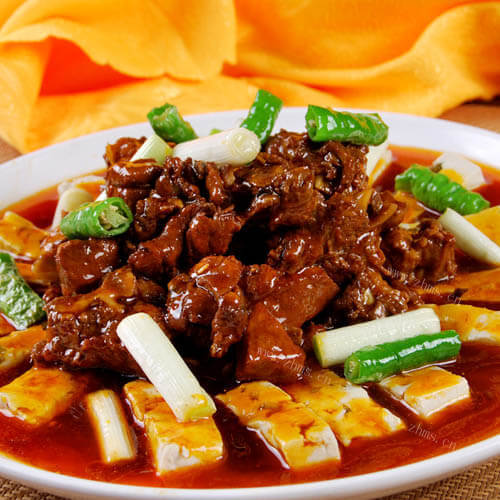 美味的排骨焖豆腐