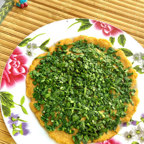 香喷喷的韭菜豆面玉米饼