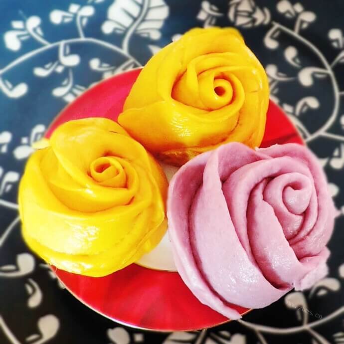 美味的玫瑰双色花卷