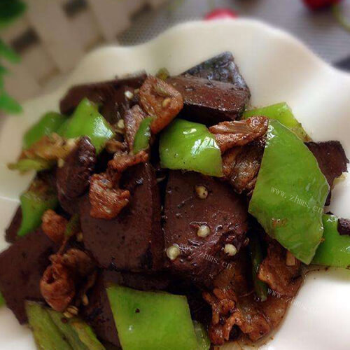 好吃的青椒炒猪红#新鲜从这