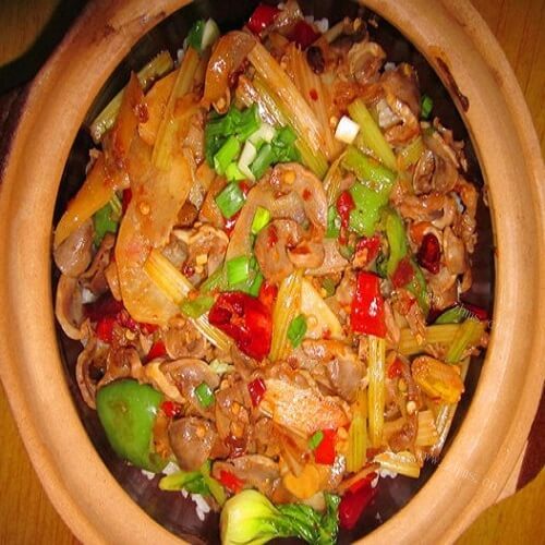 美味的洋葱白菜炒鸡杂