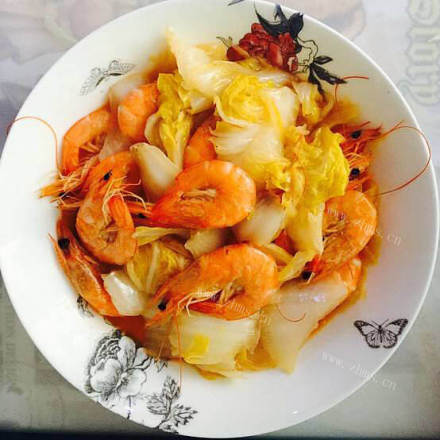 美味的软壳虾炒白菜