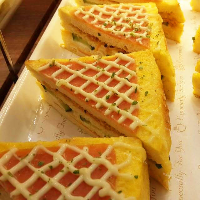 美味的烘焙列巴三明治