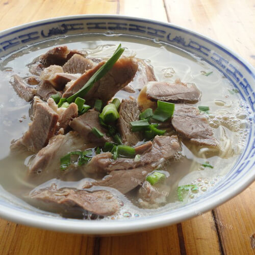 美味的萝卜粉条羊肉汤 
