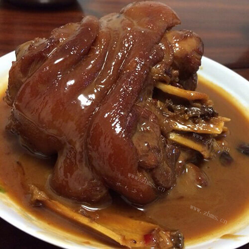 美味的红烧猪肘子