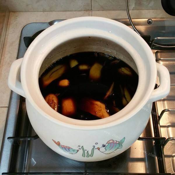 美味的猪脚汤煮蛋花汤圆