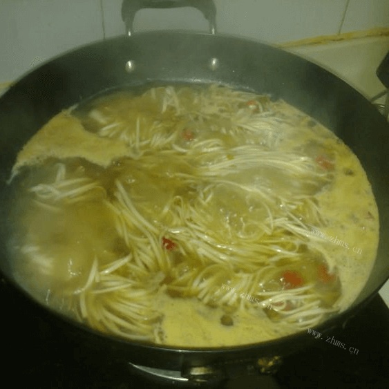 开胃的酸菜肉丝面做法图解9)