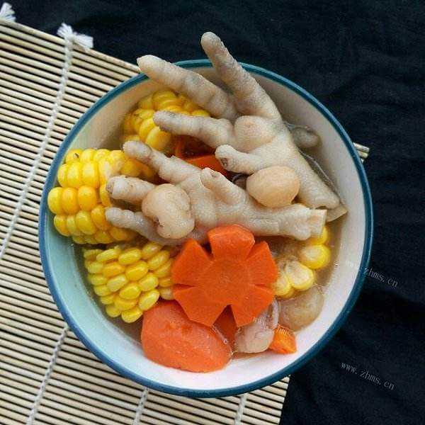 美味的玉米煮鸡爪