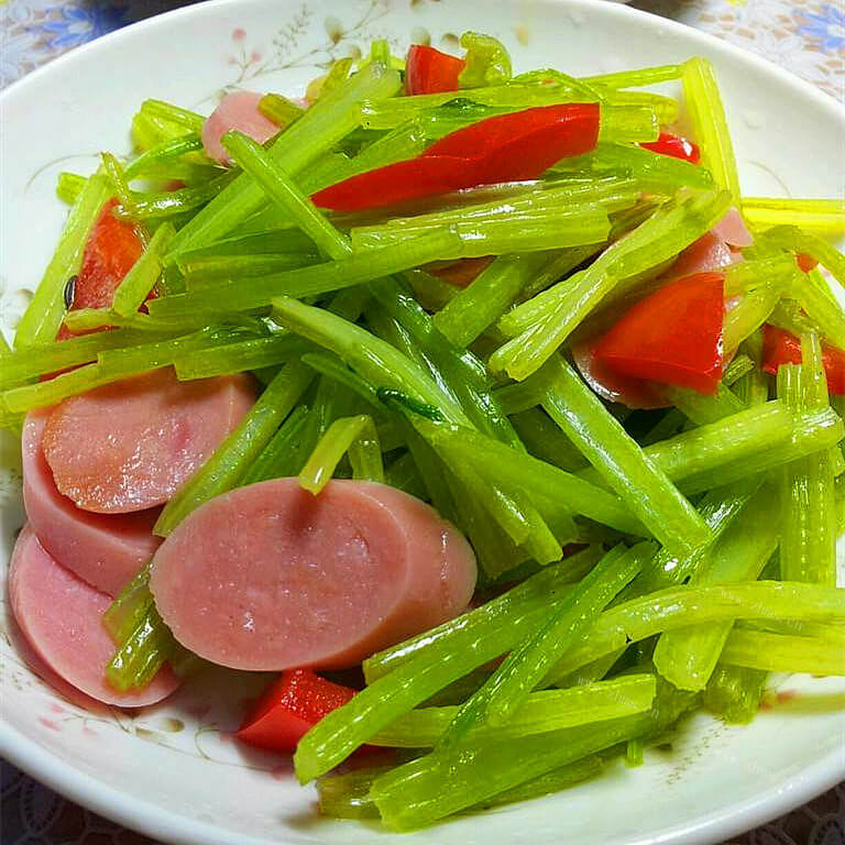 美味的蒜薹炒火腿