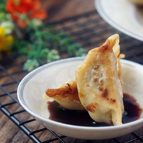 自制韭菜虾皮鸡蛋煎饺