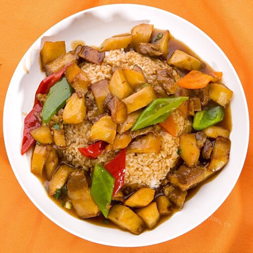 美味的土豆牛肉盖浇饭