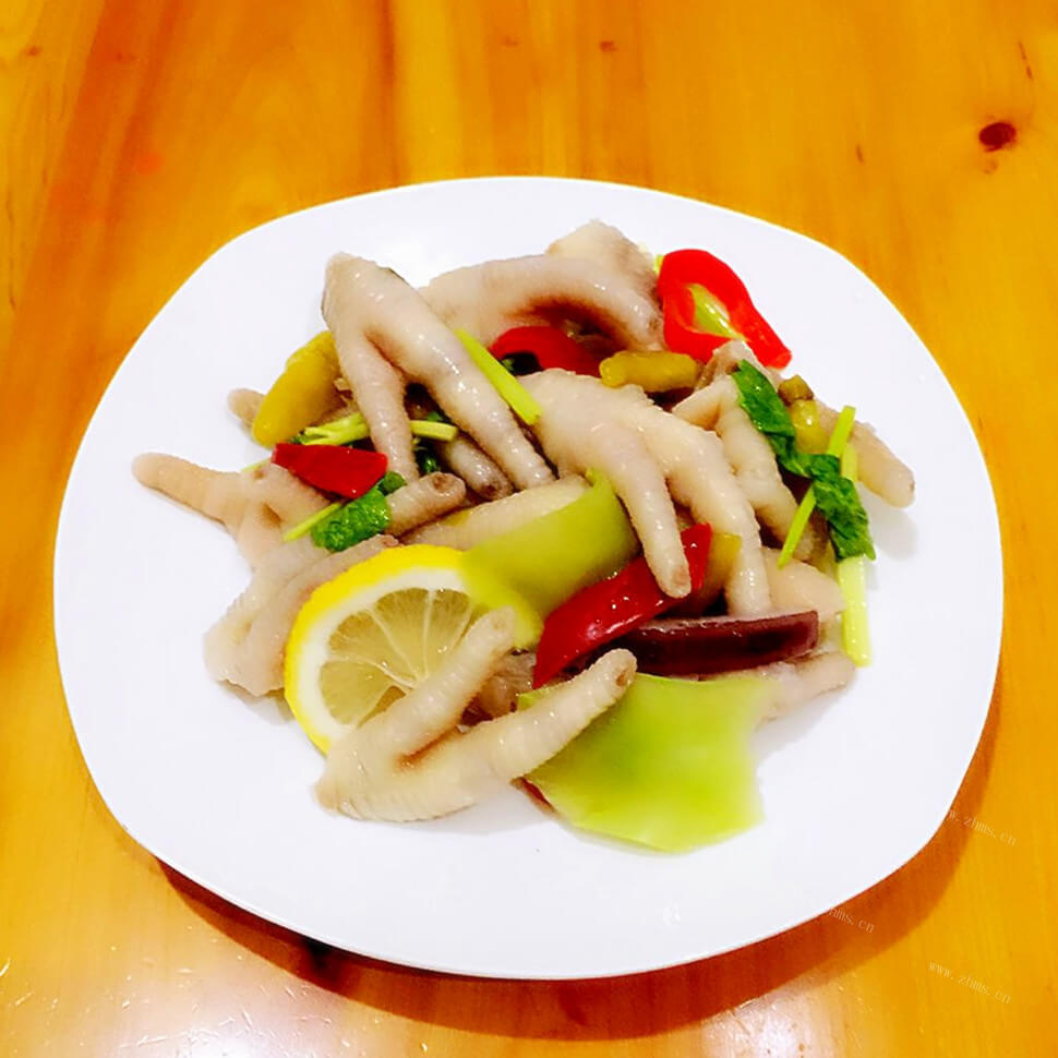 新鲜美味的蔬菜柠檬泡爪