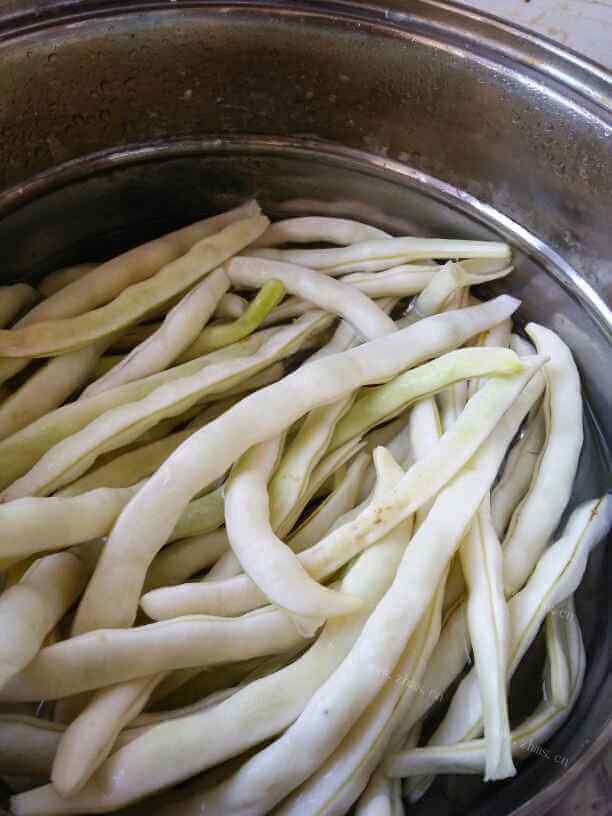 甘苦的鱼香草瘦肉汤做法图解1)