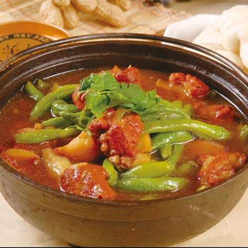 可口的电饭煲版土豆芸豆炖排