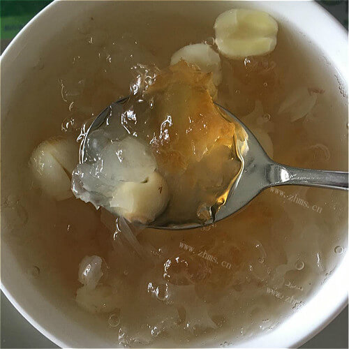 美味的桃胶莲子百合糖水