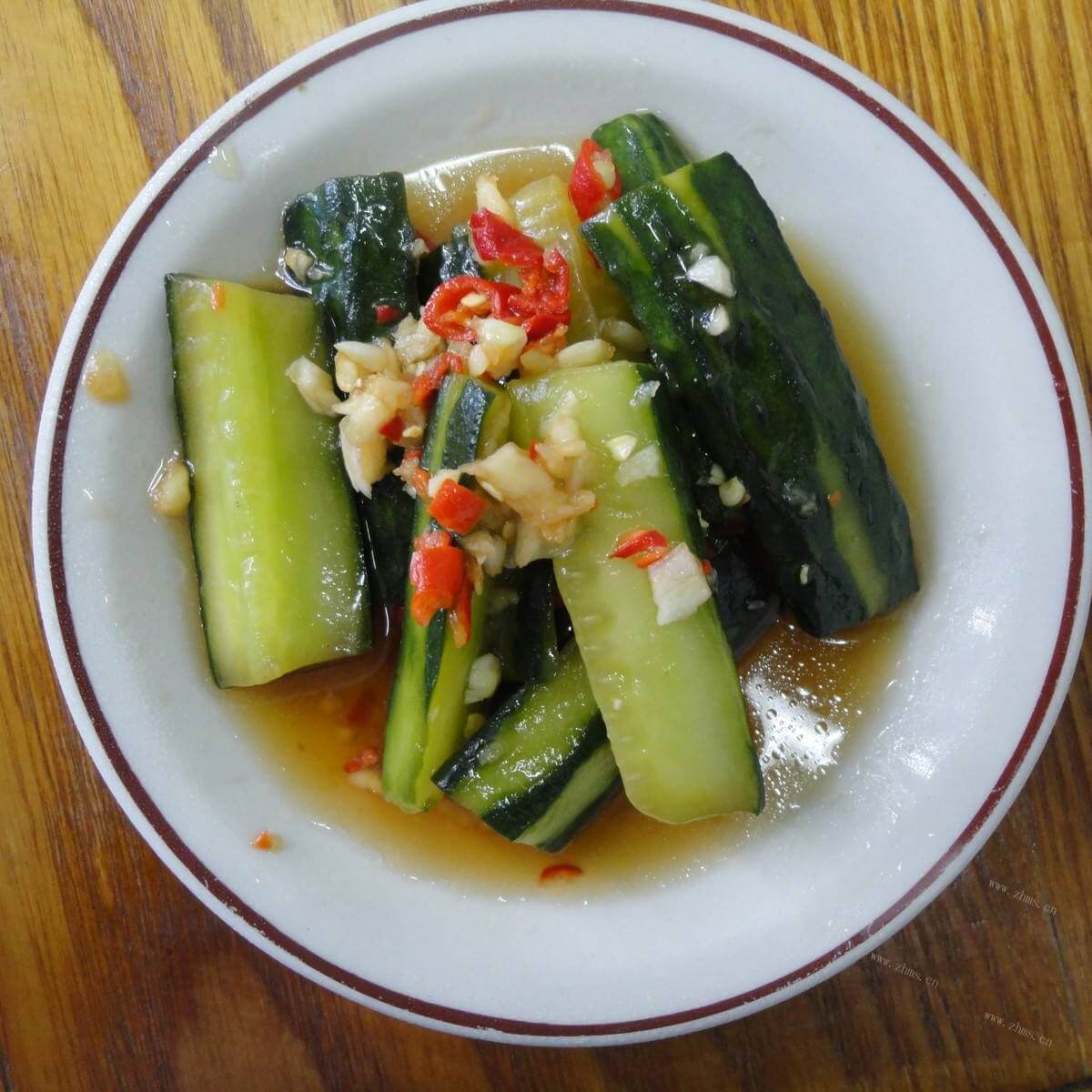 美味的开胃小黄瓜