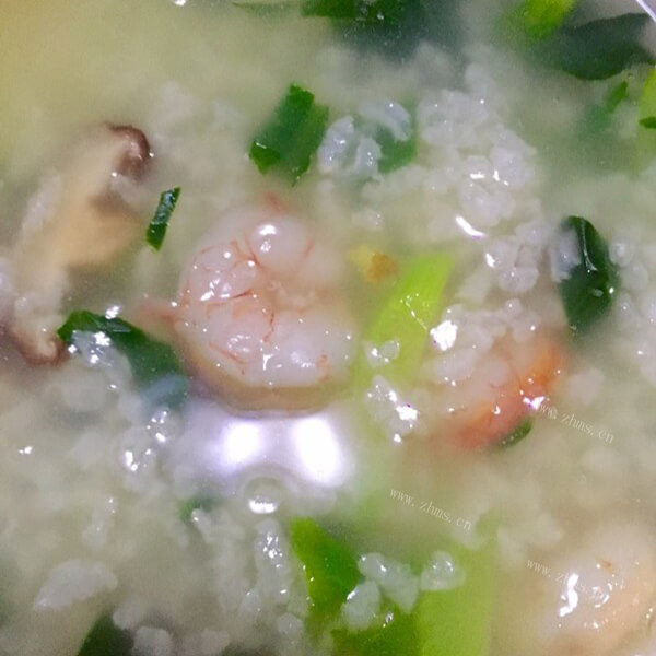 美味的蔬菜虾仁粥