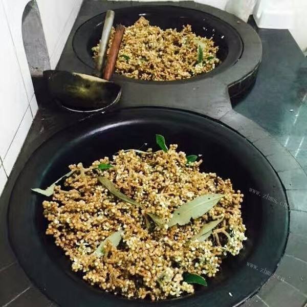 美味银耳莲子枇杷花粥