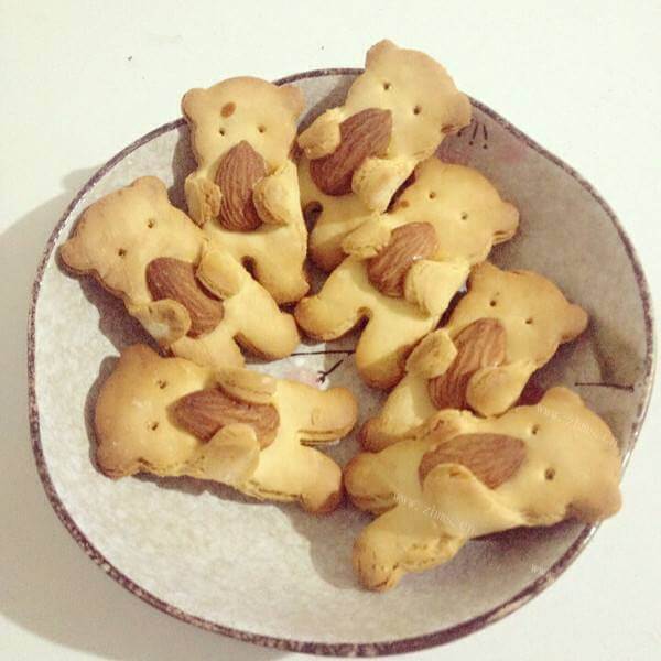 美味小熊抱杏仁饼干