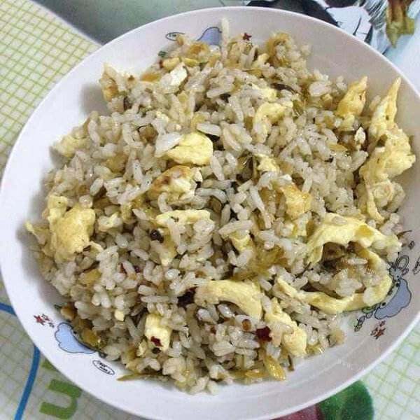 美味的鸡蛋泡菜炒饭
