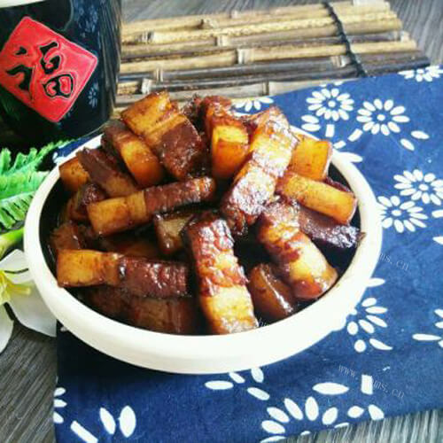 好吃咸香红烧肉