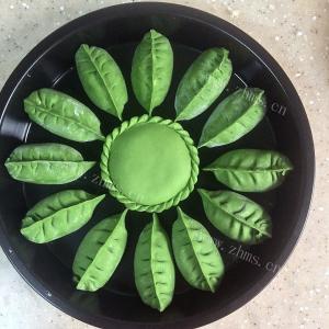 鲜美的绿色饺子
