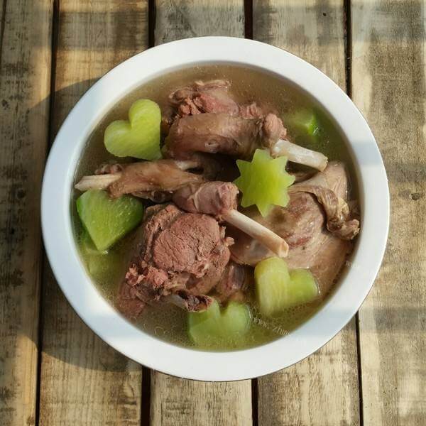 美味的铁锅炖羊肉
