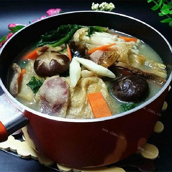 丰富的浓汤大杂烩