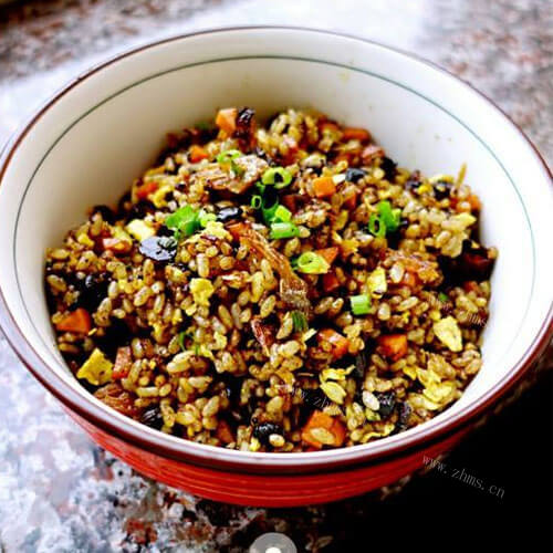 美味的豆豉鲮鱼炒饭