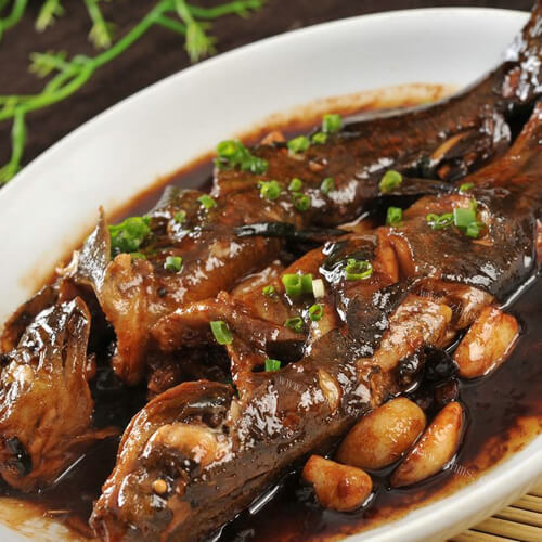 美味的酱烧黄颡鱼
