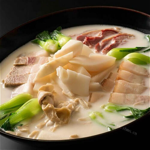 美味的鸡汤腌笃鲜