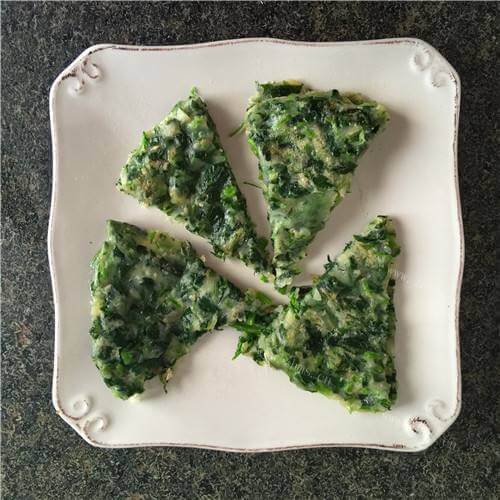 美味的苜蓿鸡蛋卷