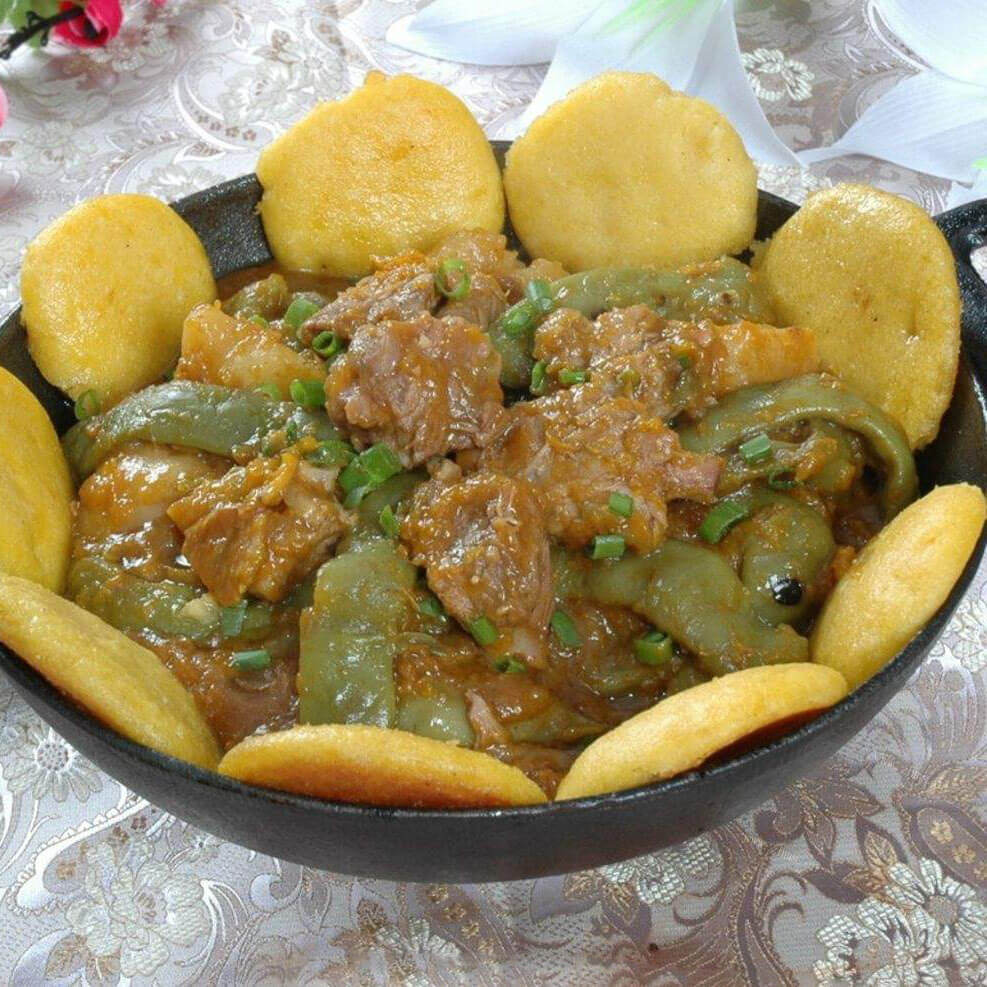 铁锅贴饼子炖草鱼