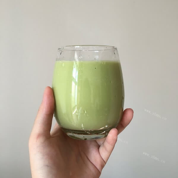 好吃的牛油果苹果奶昔