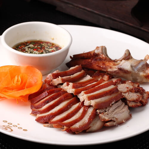 美味的酱香肘子肉片
