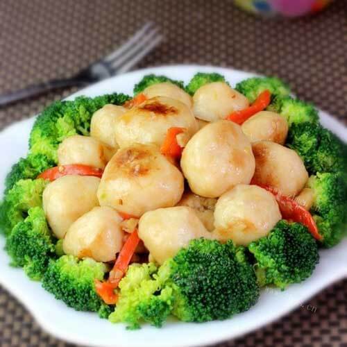 美味西兰花炒鱼丸