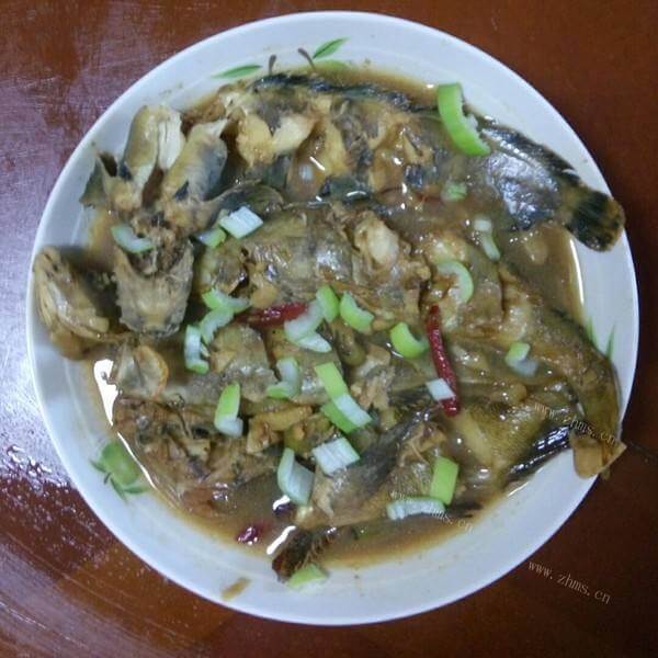 美味的炝锅杂拌鱼