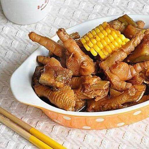美味的玉米煮鸡爪