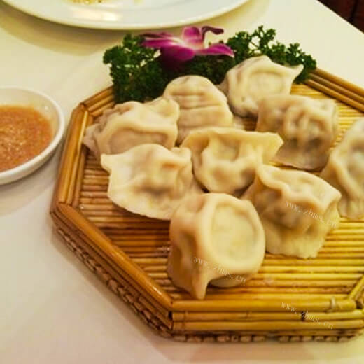 鲜美猪肉白菜韭菜馅水饺