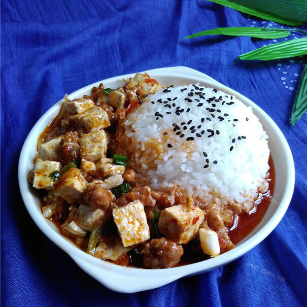 正宗烂肉豆腐盖浇饭