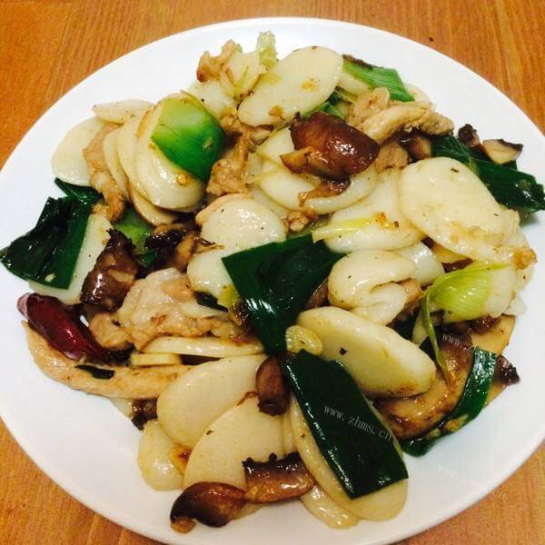美味的五花肉炒年糕