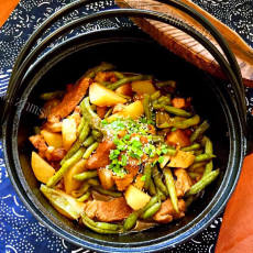 美味的铁锅排骨炖芸豆