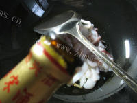 鲜美下饭的腌白菜炒海鲜做法图解5)